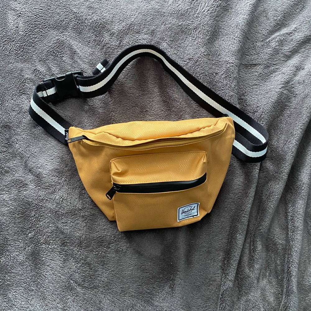 HERSCHEL SUPPLY CO. FANNY PACK